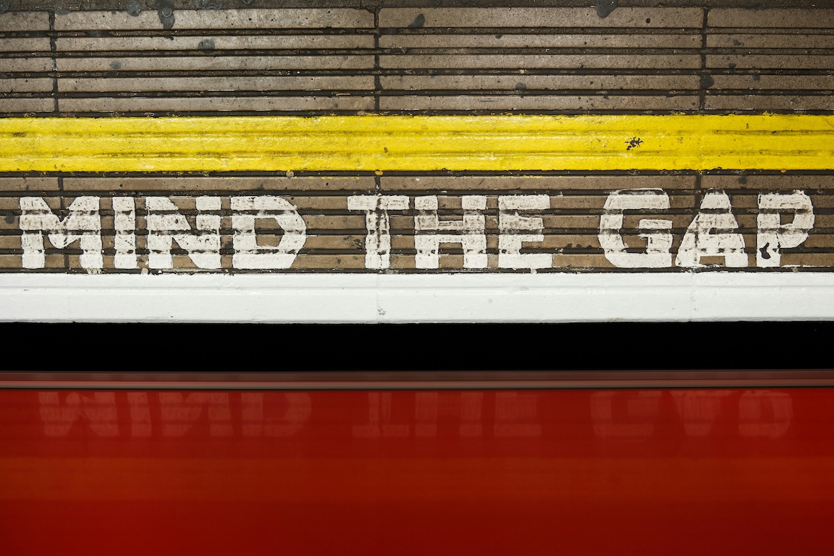 AI in Publishing: What story do the numbers tell? 1 Mind the Gap UK train platform